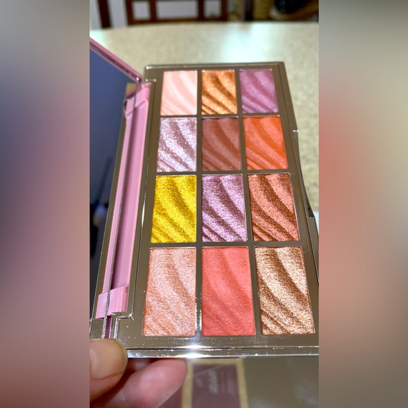 💚New💚 Ciate The Velvet Palette - Picture 2 of 4